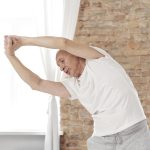 Arthrose de la hanche : comment améliorer sa mobilité grâce à ces 8 exercices ?