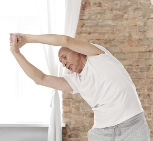 Arthrose de la hanche : comment améliorer sa mobilité grâce à ces 8 exercices ?