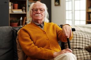 soulever une personne âgée