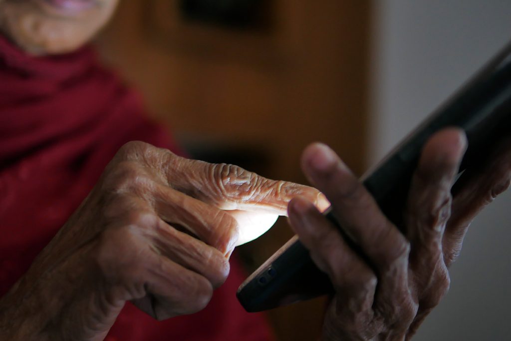 Téléphone portable pour senior