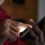 Téléphone portable pour senior