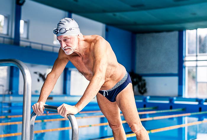 Couplée à la whey, la piscine permet de travailler tous les muscles du corps.