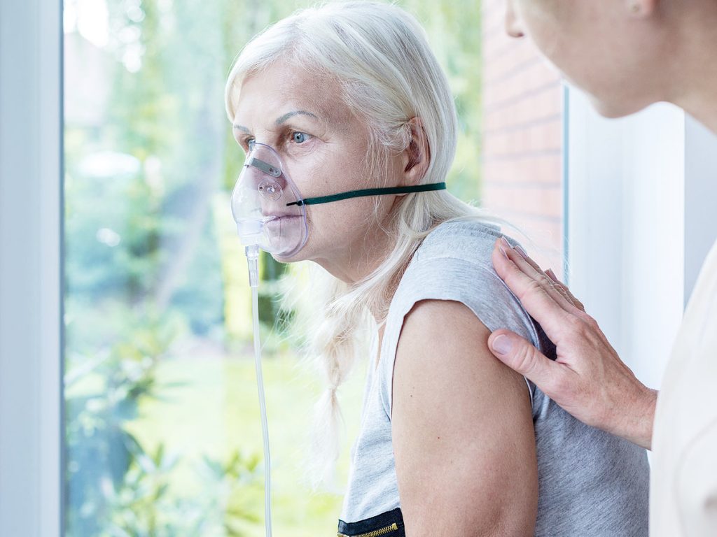 Oxygène à domicile et essoufflement chez la personne âgée : quand est-ce vraiment utile ?