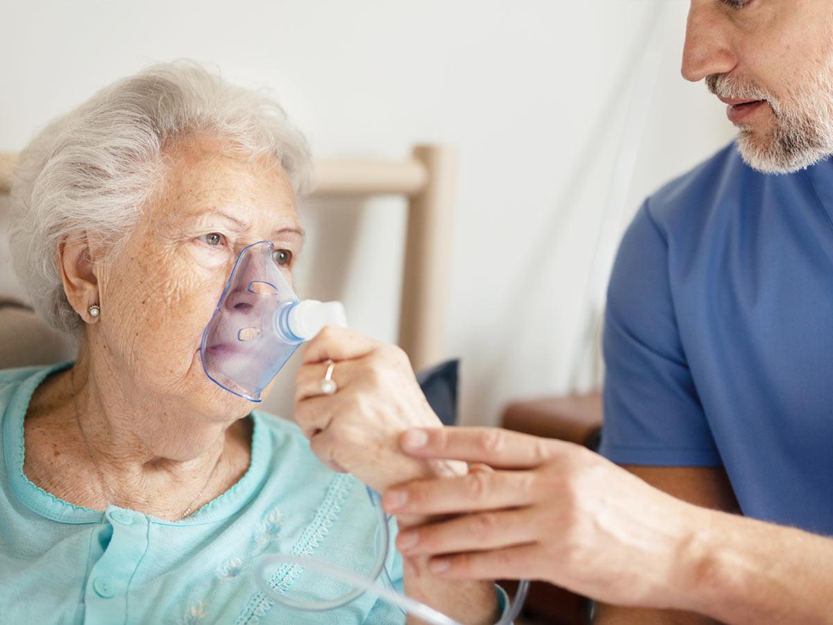 Canicule et essoufflement chez la personne âgée : quels risques pour le cœur et les poumons ?