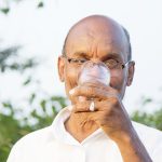 Pneumonie ou eau dans les poumons chez la personne âgée : comment les différencier ?